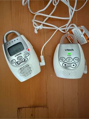VTech Communications DM221 Audio Baby Monitor 1 parent unit
